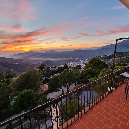 Lovely 2 Bed Apartment With Stunning Views & Pool Competa Luaran gambar