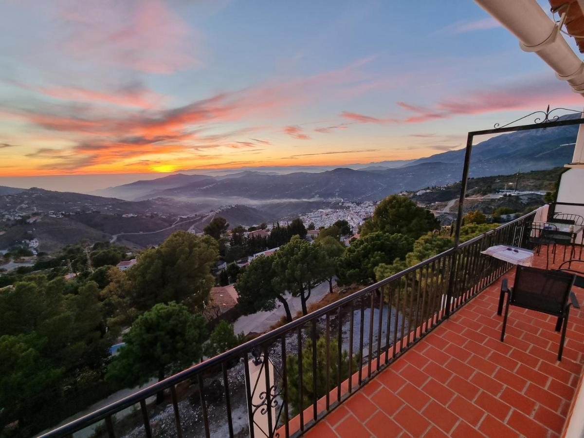 Lovely 2 Bed Apartment With Stunning Views & Pool Competa Luaran gambar
